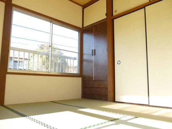 Non-living room. Second floor of the Japanese-style room. Of course tatami mat sort already, Sliding door is also already in place Paste. Relax sunny warm.