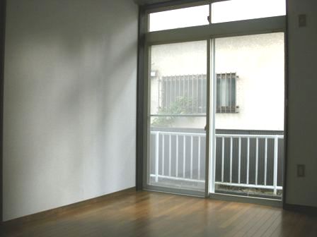 Other room space.  ※ Yes shutters