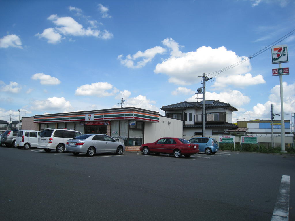 Convenience store. Seven-Eleven Ushiku Sakae 2-chome up (convenience store) 740m
