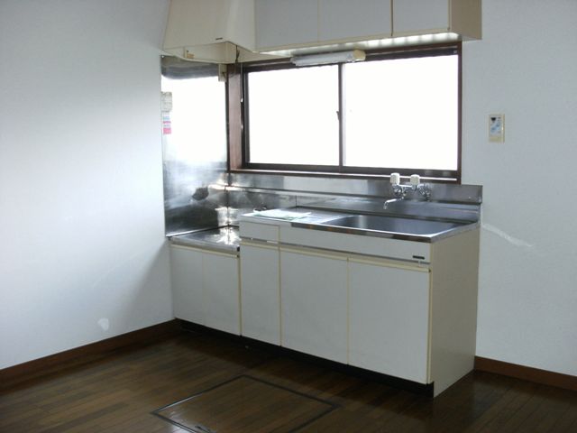 Kitchen.  ※ With window