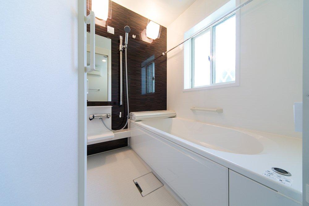 Bathroom.  [8-8 compartment model house sale] Please heal the fatigue of the day with a clean and spacious bath. 