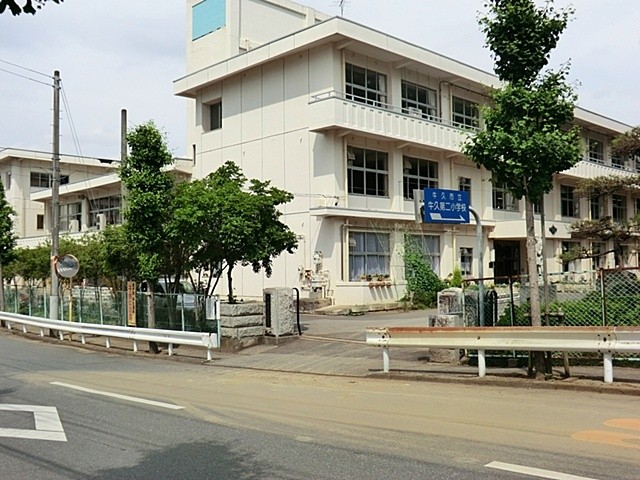 Primary school. 1054m to Ushiku stand Ushiku second elementary school (elementary school)