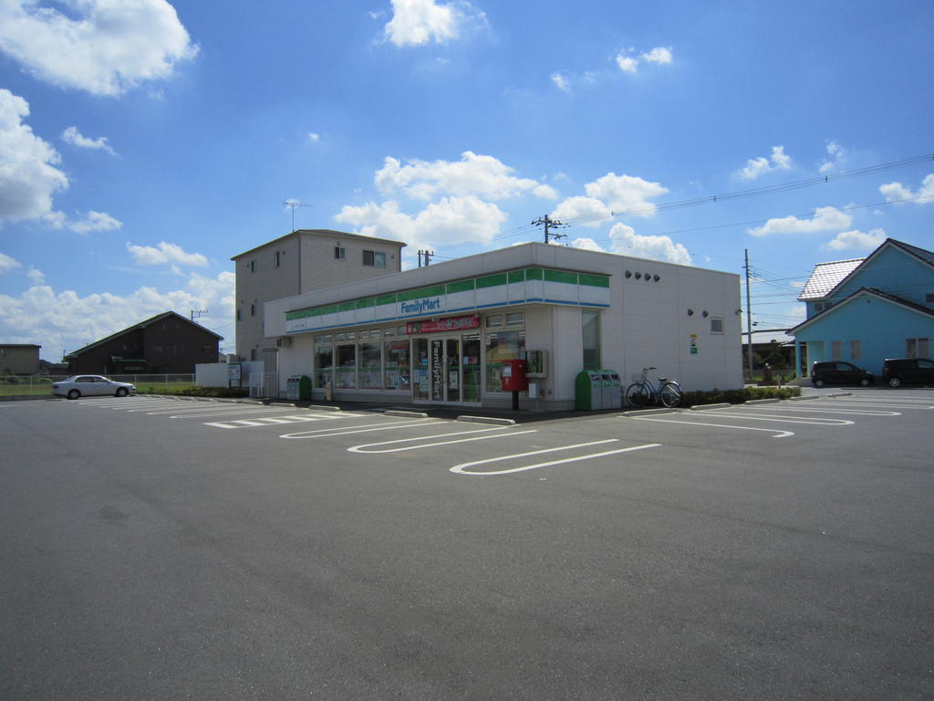 Convenience store. FamilyMart Hitachinoushiku Higashiten up (convenience store) 298m
