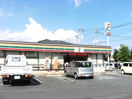 Convenience store. Seven-Eleven Ushiku Sakae 2-chome up (convenience store) 699m