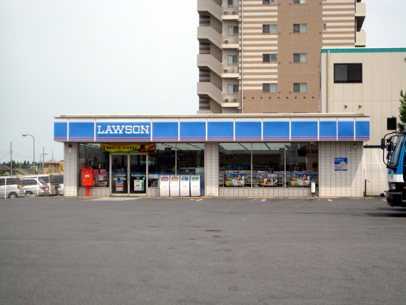 Convenience store. 710m until Lawson Ushiku Nakane store (convenience store)