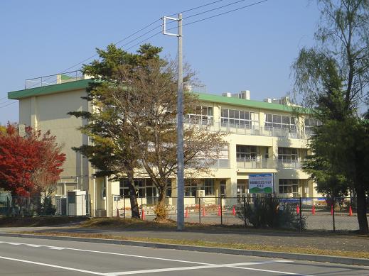 Primary school. Ushiku 700m up to elementary school (elementary school)
