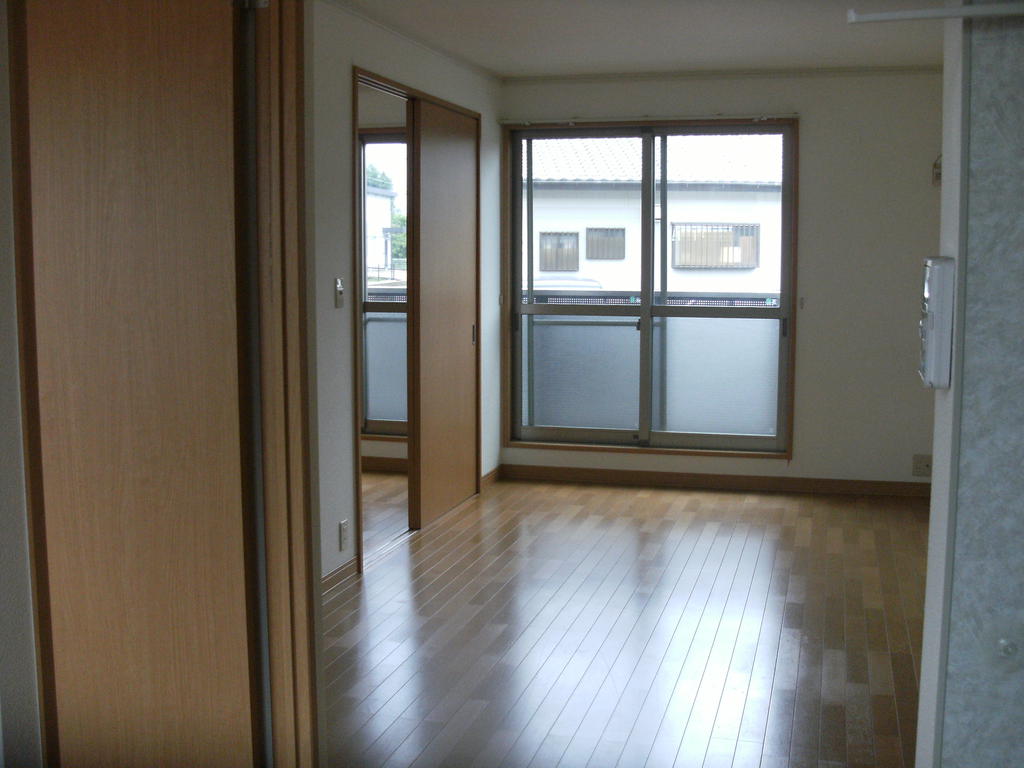 Living and room.  ※ Indoor flooring