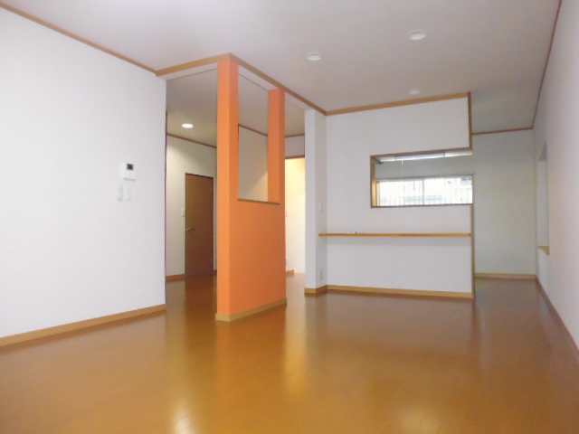 Living and room.  ※ Indoor flooring