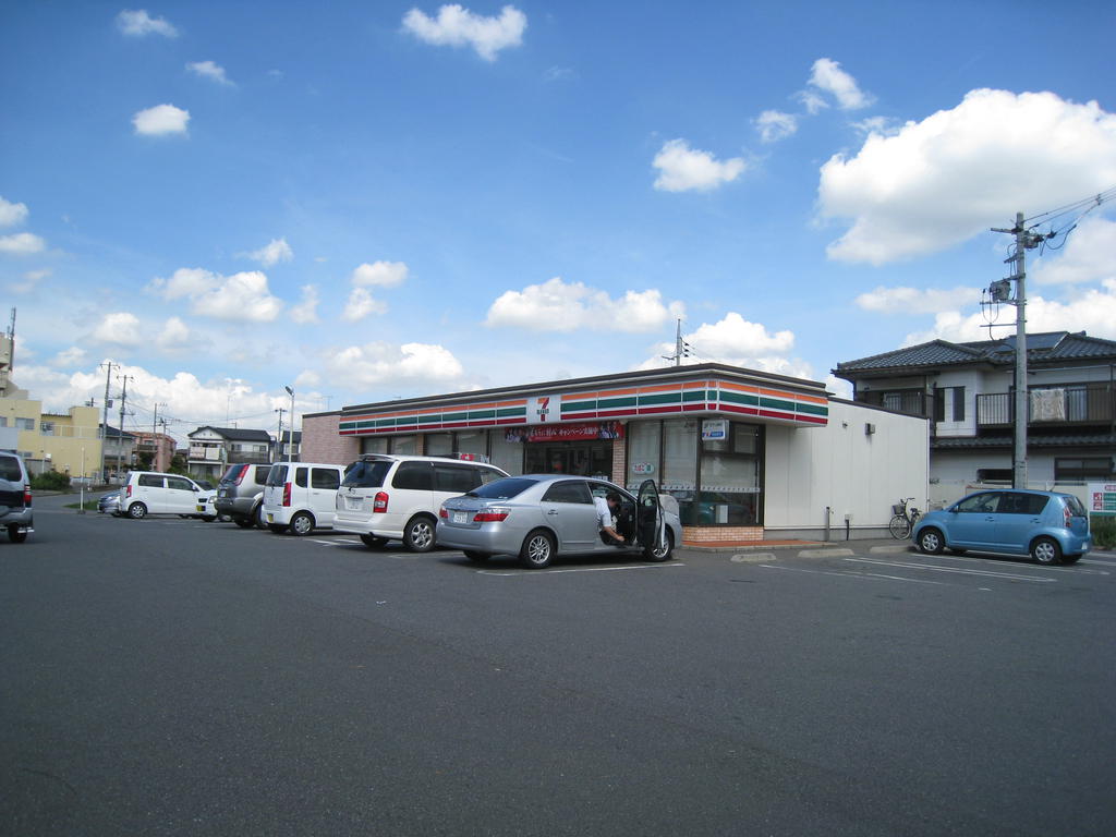 Convenience store. Seven-Eleven Ushiku Sakae 2-chome up (convenience store) 420m