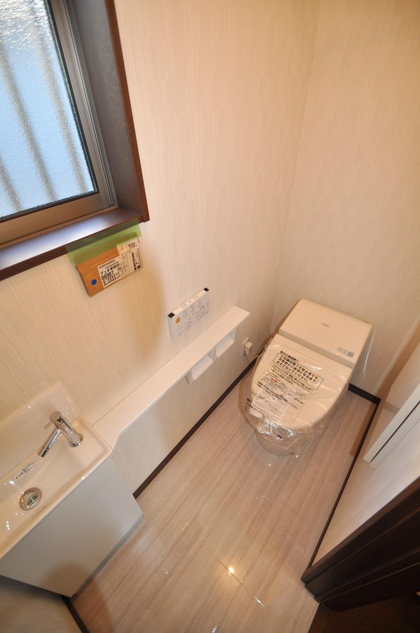 Toilet. D Building toilet. Tank-less is with hand washing. 