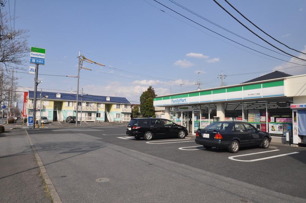 Convenience store. FamilyMart Ushiku 293m to the center-chome shop