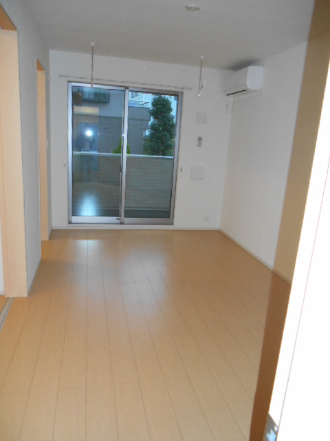 Living and room. wide! Spacious ☆ 