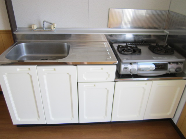 Kitchen.  ☆ Gas stove correspondence ☆ You are able to self-catering! !  ☆ 