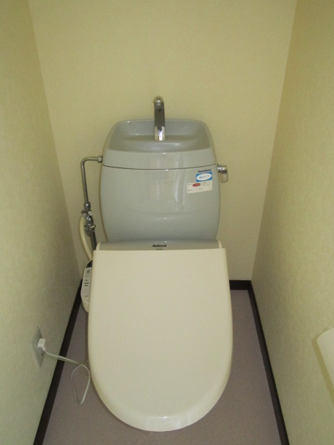 Toilet.  ☆ Changes to the washlet already ☆ 