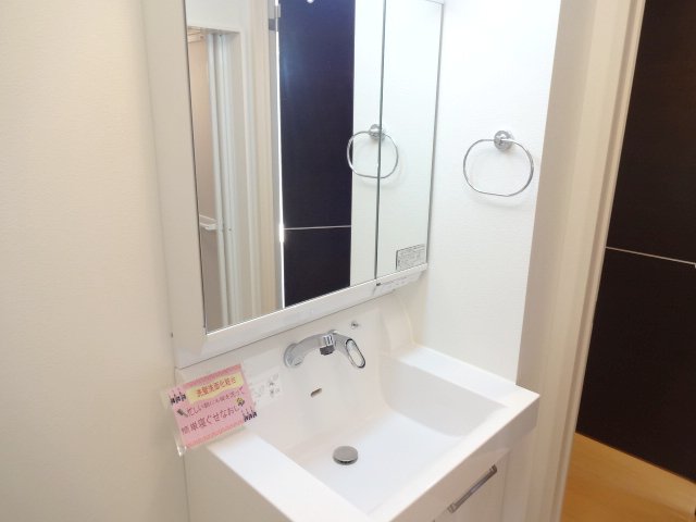 Washroom. Very convenient Vanity the ease-of-use likely ☆ 