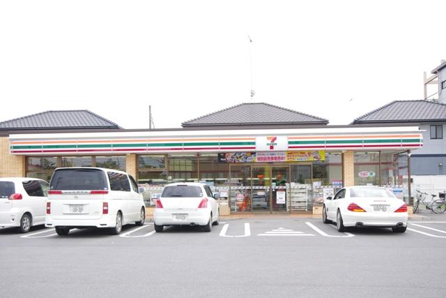 Convenience store. Seven-Eleven Yuki Sakae store up (convenience store) 643m