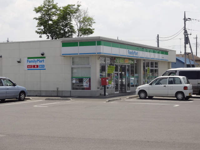 Convenience store. 328m to FamilyMart Yuki Kitamise (convenience store)