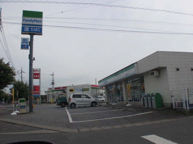 Convenience store. FamilyMart Yuki Shinpukuji store up (convenience store) 488m