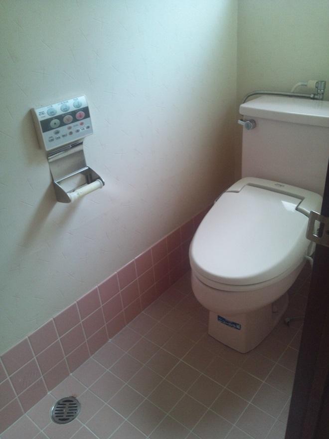 Toilet. Indoor (September 2013) Shooting