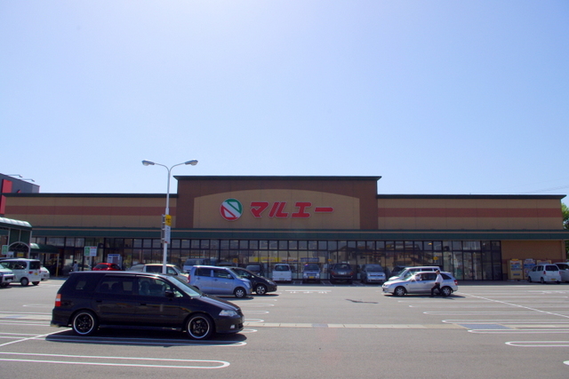 Supermarket. Marue Futsukaichi store up to (super) 987m