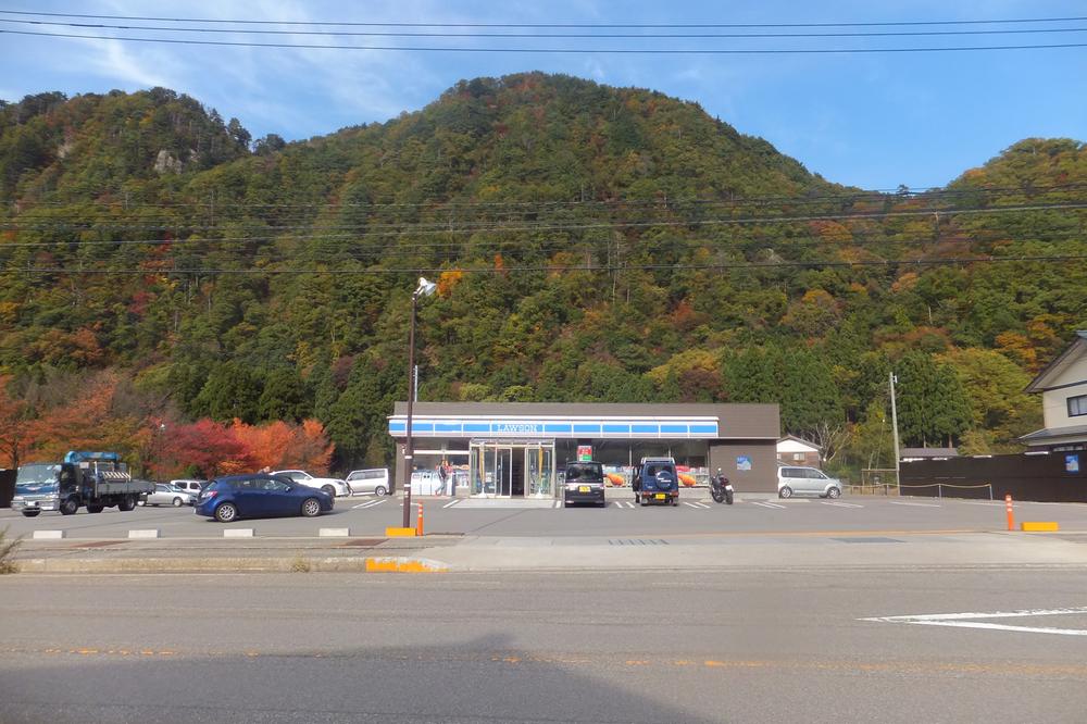 Convenience store. About 490m, Lawson Hakusan Yoshino store's
