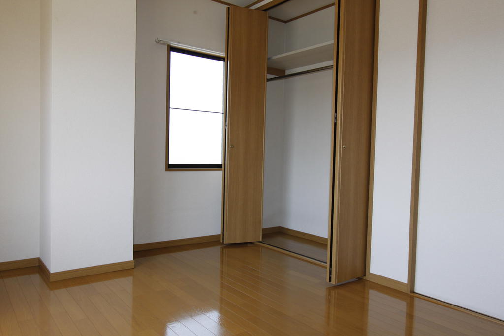 Other room space. It is the south side of the Western-style