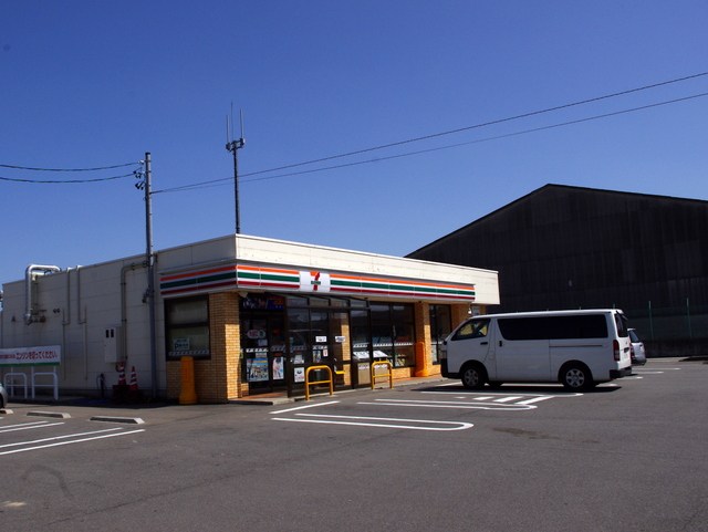 Convenience store. 405m to Seven-Eleven Hakusan MIYANAGA store (convenience store)