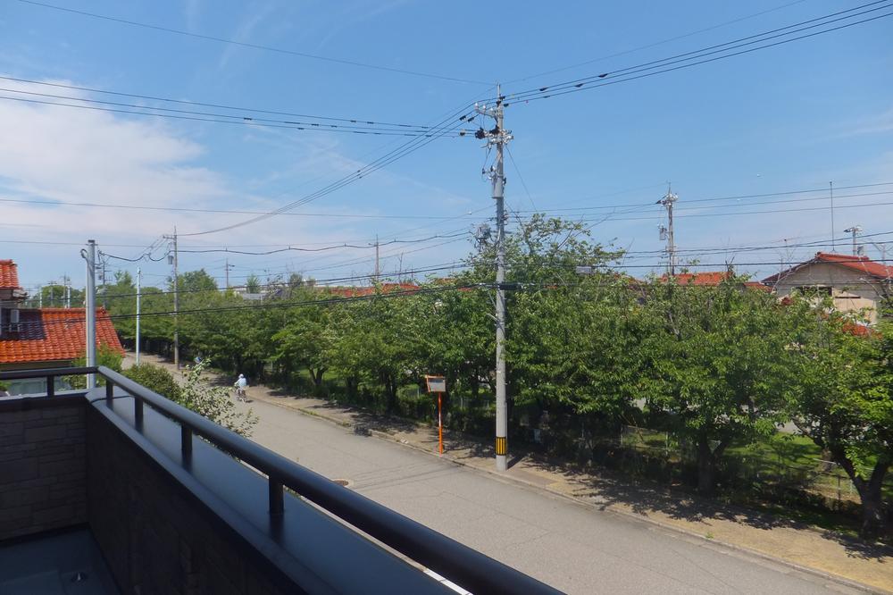 View photos from the dwelling unit. Northeast direction from the balcony: bus stop ・ primary school ・ Shopping is the direction of