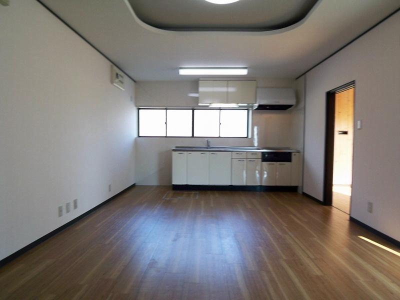 Living. Indoor (11 May 2013) Shooting 12 tatami LDK is Tsu In addition to spacious bright!