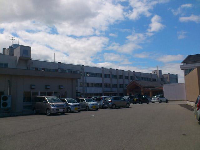 Local photos, including front road. Choya elementary school