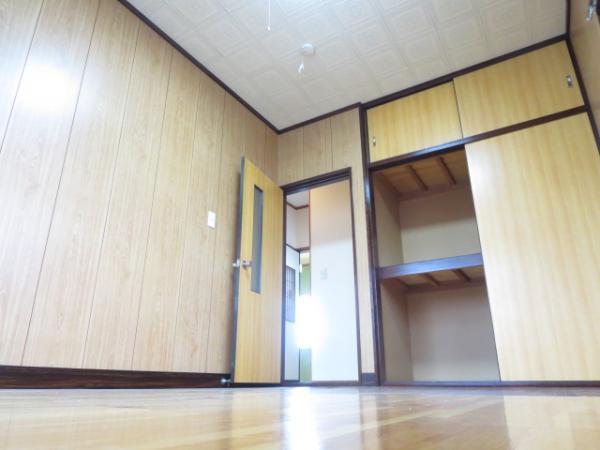Non-living room. 2 Kaiyoshitsu 6 Pledge ・ Worry steep visitor put futon etc. in closet