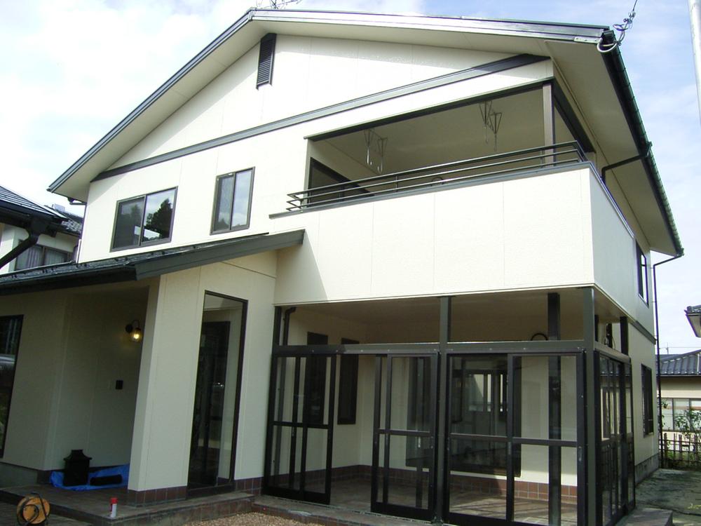 Local appearance photo. Local (10 May 2013) Shooting Back Building A front