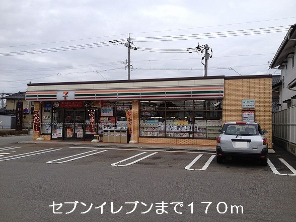 Convenience store. 170m to Seven-Eleven (convenience store)