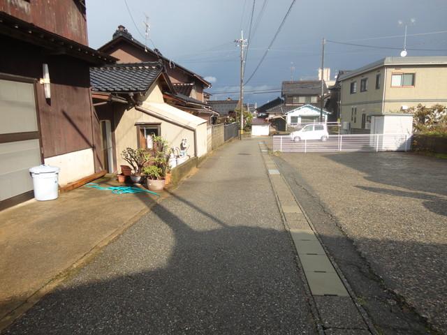 Other local. Frontal road
