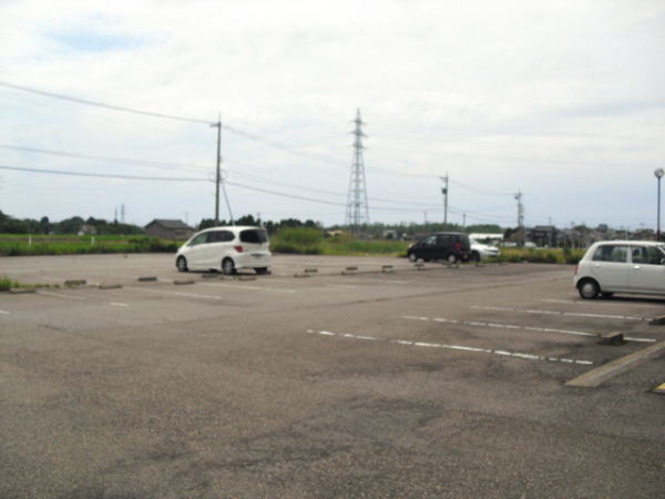 Parking lot. Second unit is possible consultation (2,000 yen / Stand)
