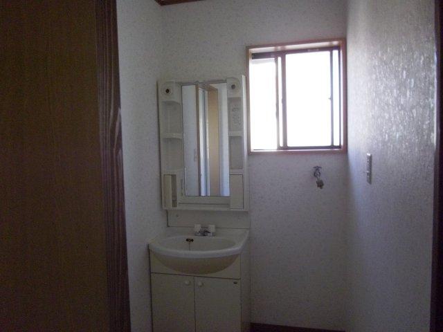 Wash basin, toilet. Indoor (11 May 2013) Shooting