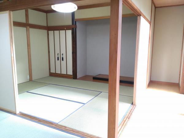 Non-living room. Veranda with a Japanese-style room. 