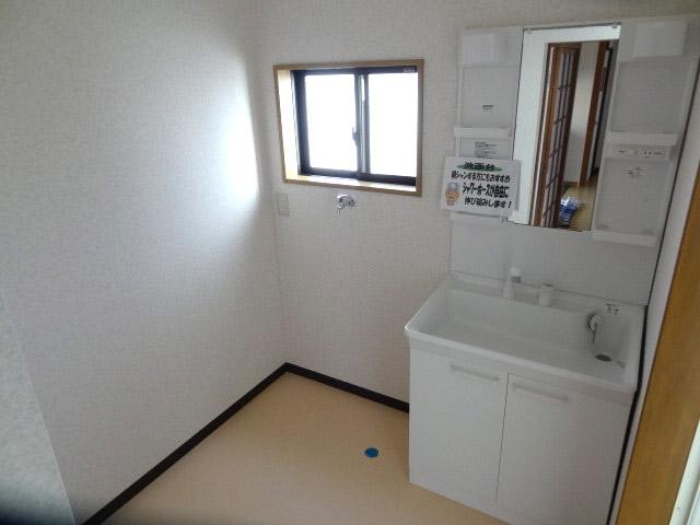 Wash basin, toilet