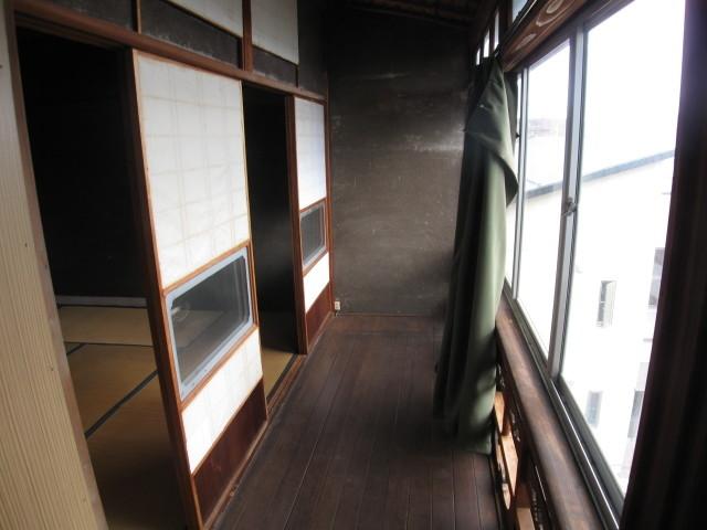 Non-living room. Sunroom