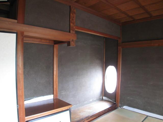 Non-living room. Alcove