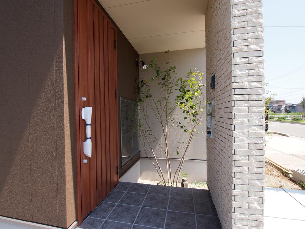 Entrance. Local (August 2013) Shooting