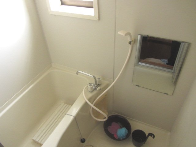 Bath. 205, Room Reference photograph