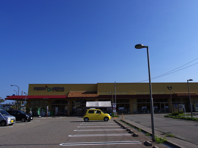 Supermarket. 220m until the fresh arena Uneda store (Super)