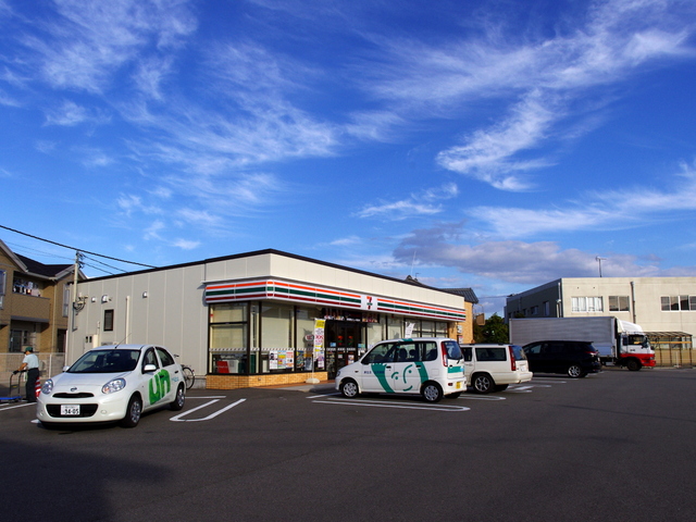 Convenience store. Seven-Eleven Kanazawa Jichu the town store (convenience store) to 527m