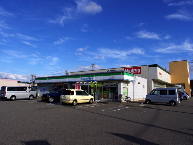 Convenience store. FamilyMart Kanazawa Muryoji store up (convenience store) 558m