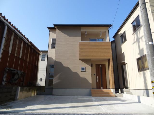 Local appearance photo. External front