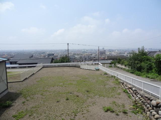 Local land photo. Site as seen from the east side