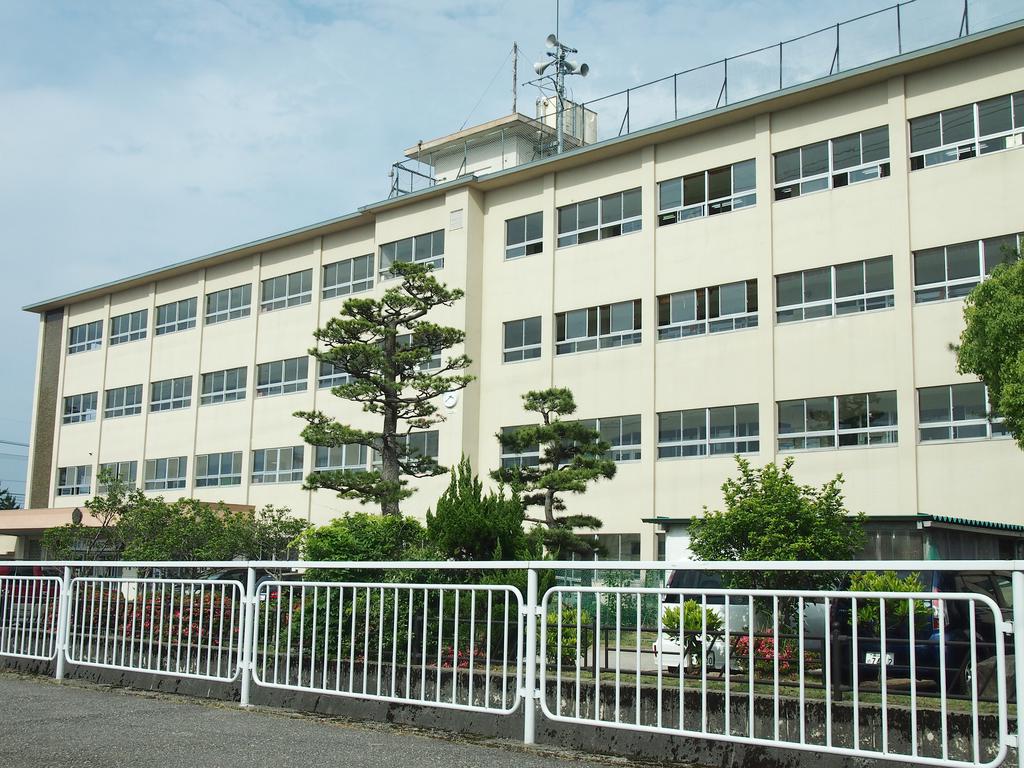 Primary school. 650m until the Kanazawa Municipal amount elementary school (elementary school)