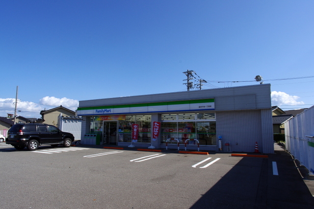 Convenience store. FamilyMart Kanazawa Otomo chome store up (convenience store) 370m