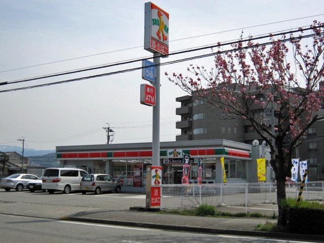 Convenience store. 479m until Thanksgiving Kanazawa Kasamai shop